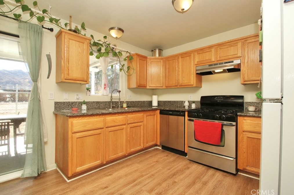 6664 Split Rock Ave, Twntynine Plm CA  92277-3256 exterior