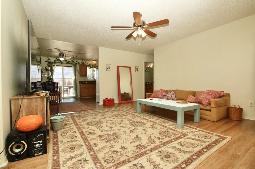 6664 Split Rock Ave, Twntynine Plm CA  92277-3256 exterior