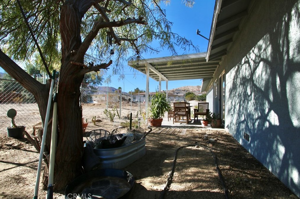 6664 Split Rock Ave, Twntynine Plm CA  92277-3256 exterior