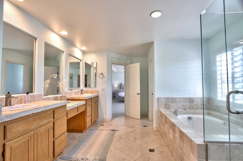 44045 Cindy Cir, Temecula CA  92592-5635 exterior