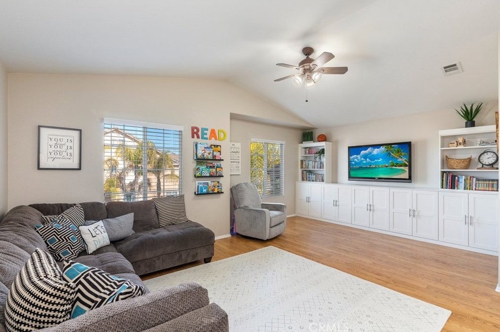 39564 Montebello Way, Murrieta CA  92563-7334 exterior
