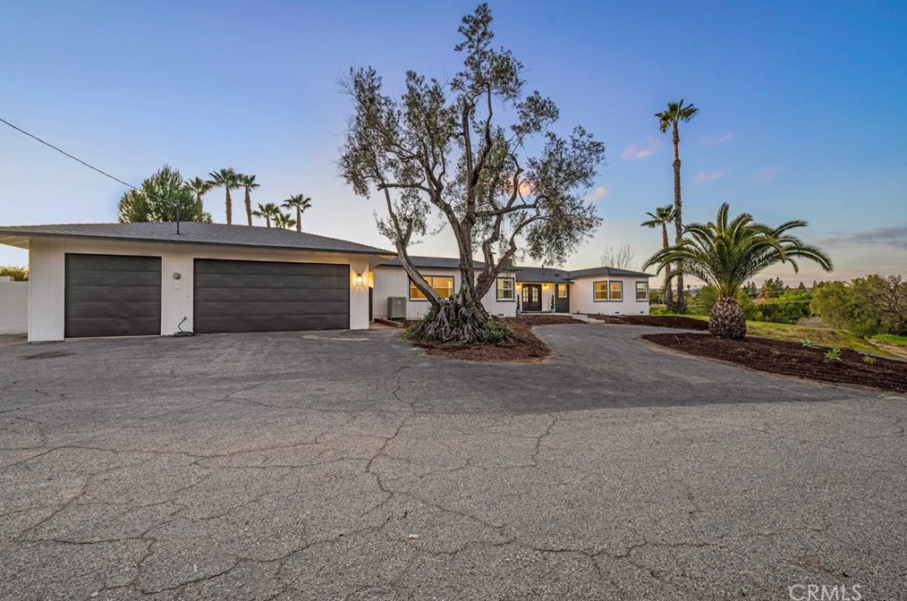 701 Fallbrook St, Fallbrook CA  92028-3443 exterior