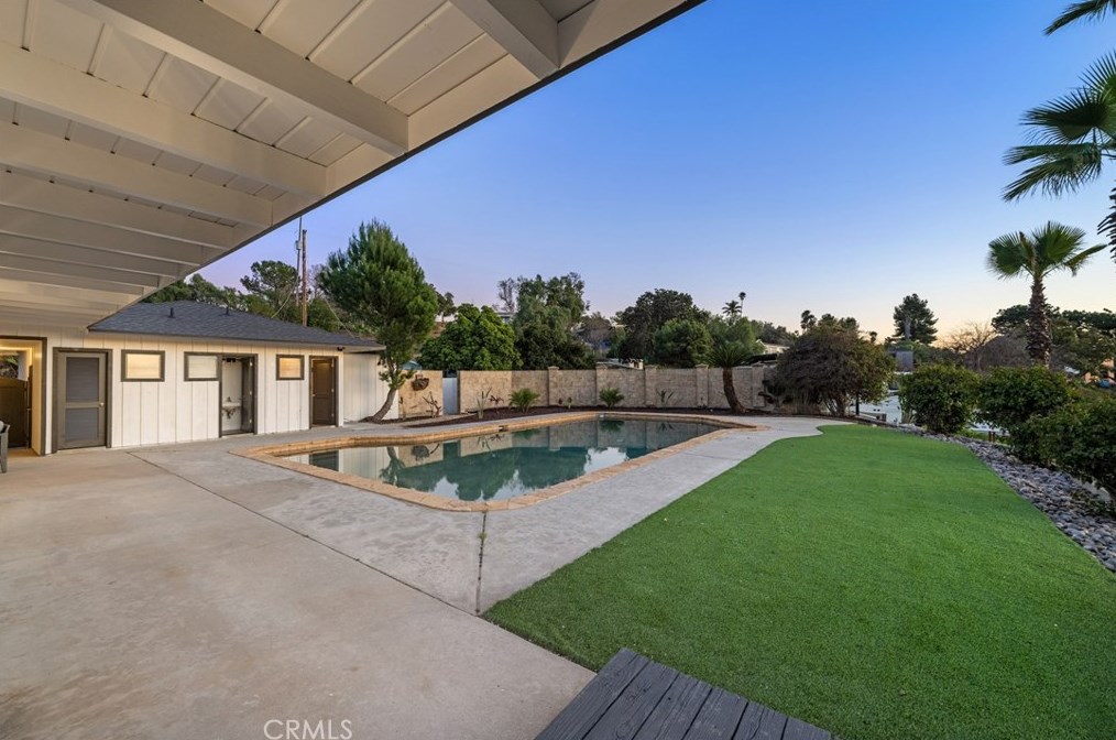 701 Fallbrook St, Fallbrook CA  92028-3443 exterior