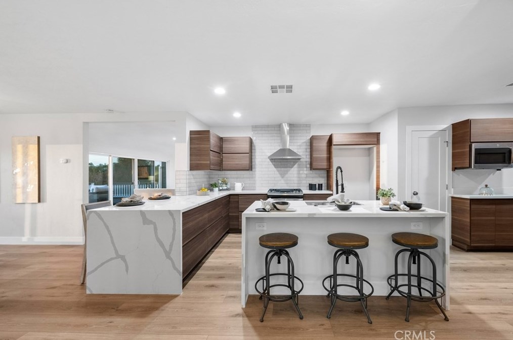 701 Fallbrook St, Fallbrook CA  92028-3443 exterior