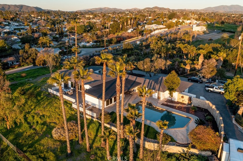 701 Fallbrook St, Fallbrook CA  92028-3443 exterior