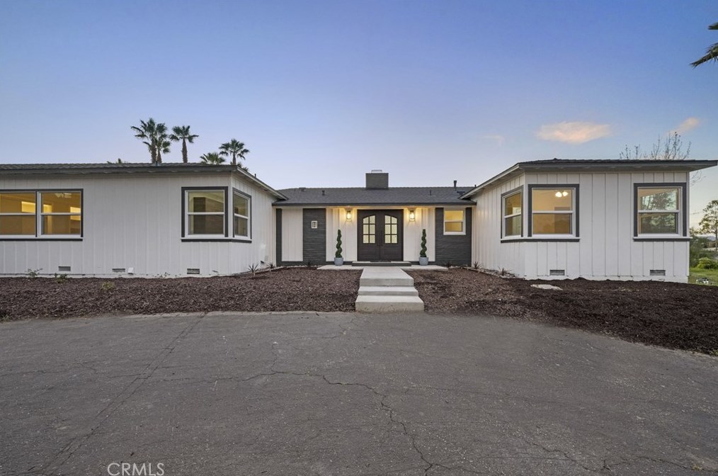 701 Fallbrook St, Fallbrook CA  92028-3443 exterior