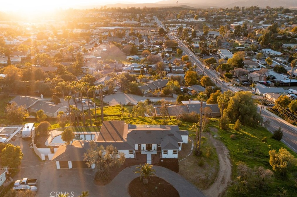 701 Fallbrook St, Fallbrook CA  92028-3443 exterior