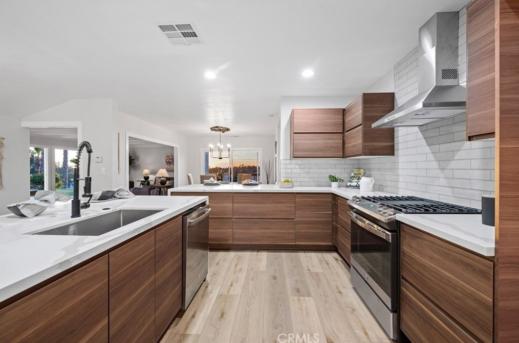 701 Fallbrook St, Fallbrook CA  92028-3443 exterior