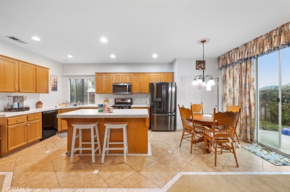 945 Tucson Ct, San Jacinto, CA 92583
