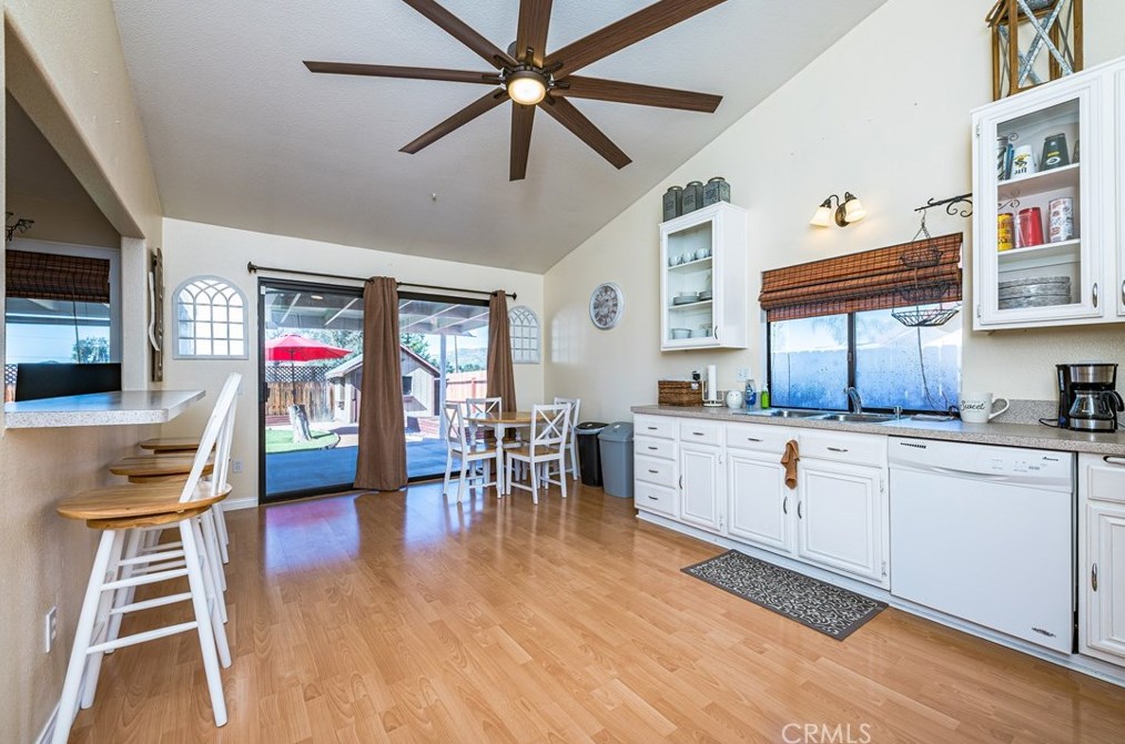 885 Digby Dr, Hemet CA  92545-1905 exterior