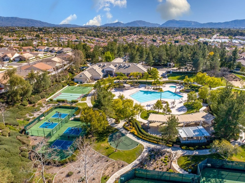 30355 Mondavi Cir, Murrieta CA  92563-4858 exterior