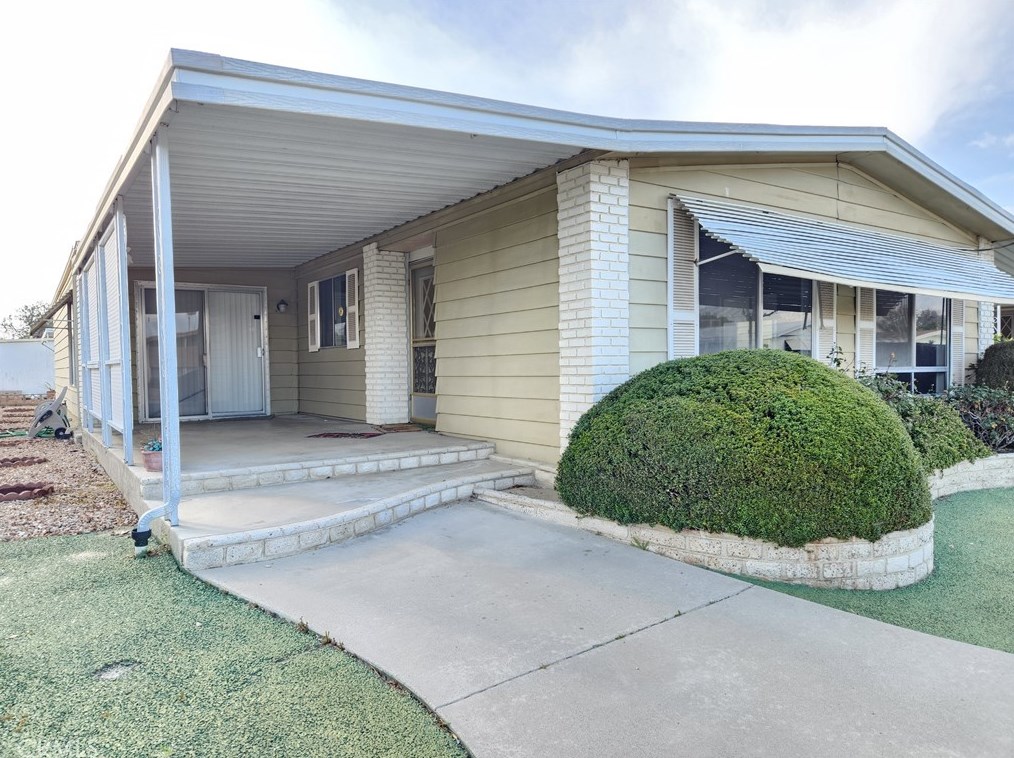 623 Palos Dr, Hemet CA  92543-2627 exterior