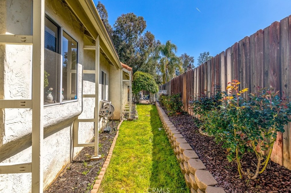 24666 Leafwood Dr, Murrieta CA  92562-4160 exterior