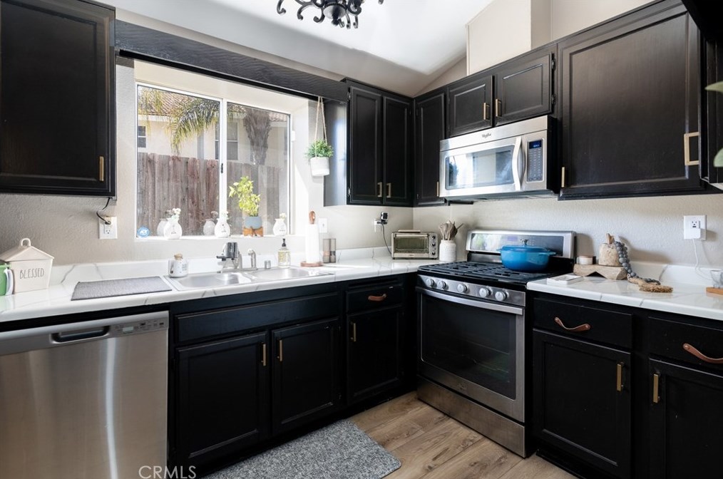 24666 Leafwood Dr, Murrieta CA  92562-4160 exterior