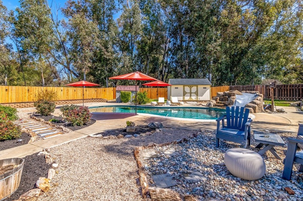 24666 Leafwood Dr, Murrieta CA  92562-4160 exterior