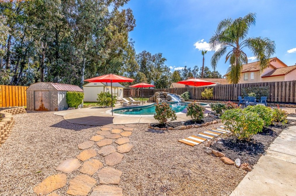 24666 Leafwood Dr, Murrieta CA  92562-4160 exterior