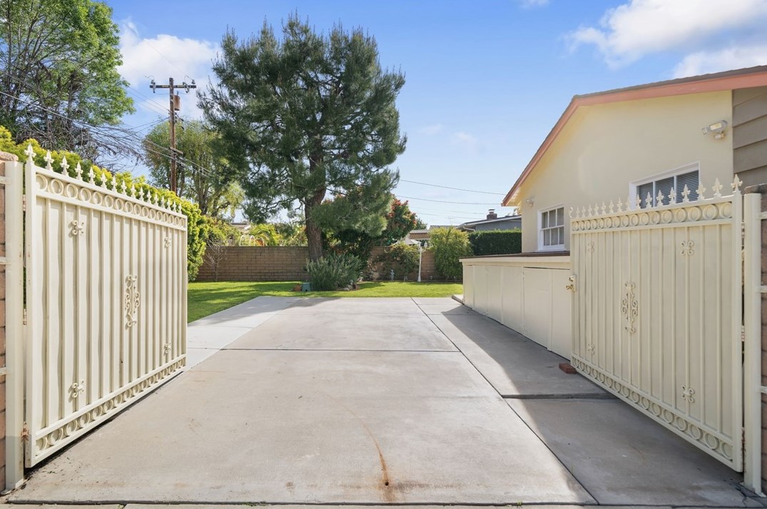 301 Rose Ave, La Habra CA  90631-3848 exterior