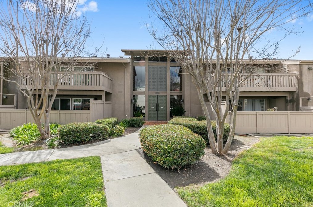 28661 Via Las Flores, Murrieta CA  92563-9776 exterior