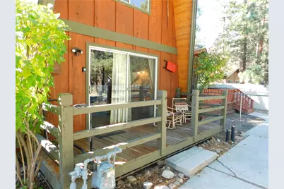 318 W Sherwood Boulevard, Big Bear City, CA 92314 - Photo 7