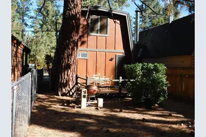 318 W Sherwood Boulevard, Big Bear City, CA 92314 - Photo 29