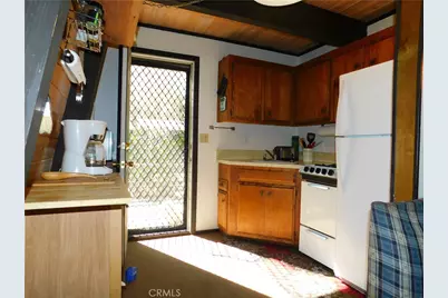 318 W Sherwood Boulevard, Big Bear City, CA 92314 - Photo 11