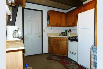 318 W Sherwood Boulevard, Big Bear City, CA 92314 - Photo 9