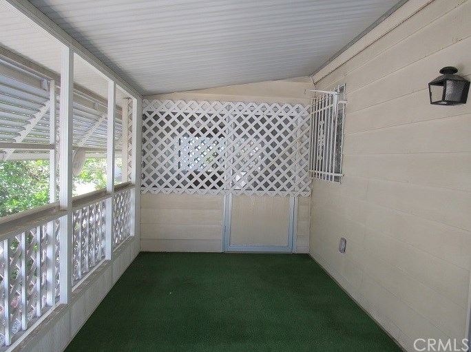 1525 Oakland Ave, Hemet CA  92543-2682 exterior