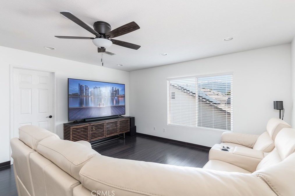 5632 Cheryl St, Hemet CA  92544-1745 exterior
