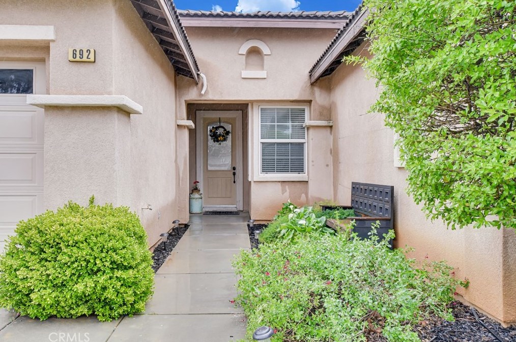 692 Alder Ct, Banning CA  92220-1291 exterior