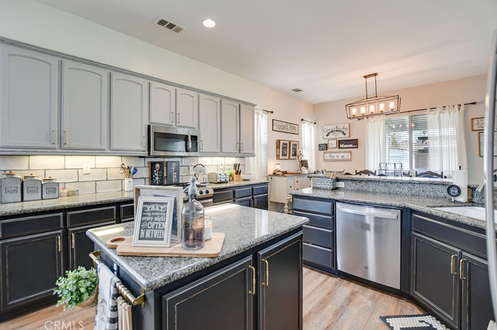 692 Alder Ct, Banning CA  92220-1291 exterior