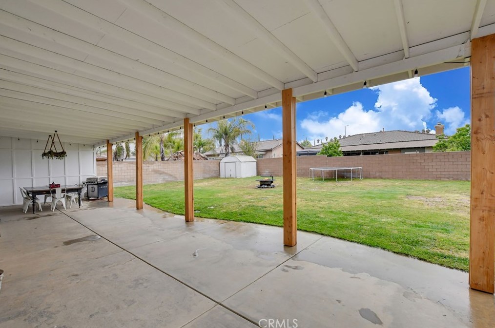 692 Alder Ct, Banning CA  92220-1291 exterior