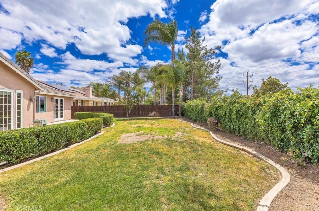 32299 Perigord Rd, Winchester CA  92596-9064 exterior