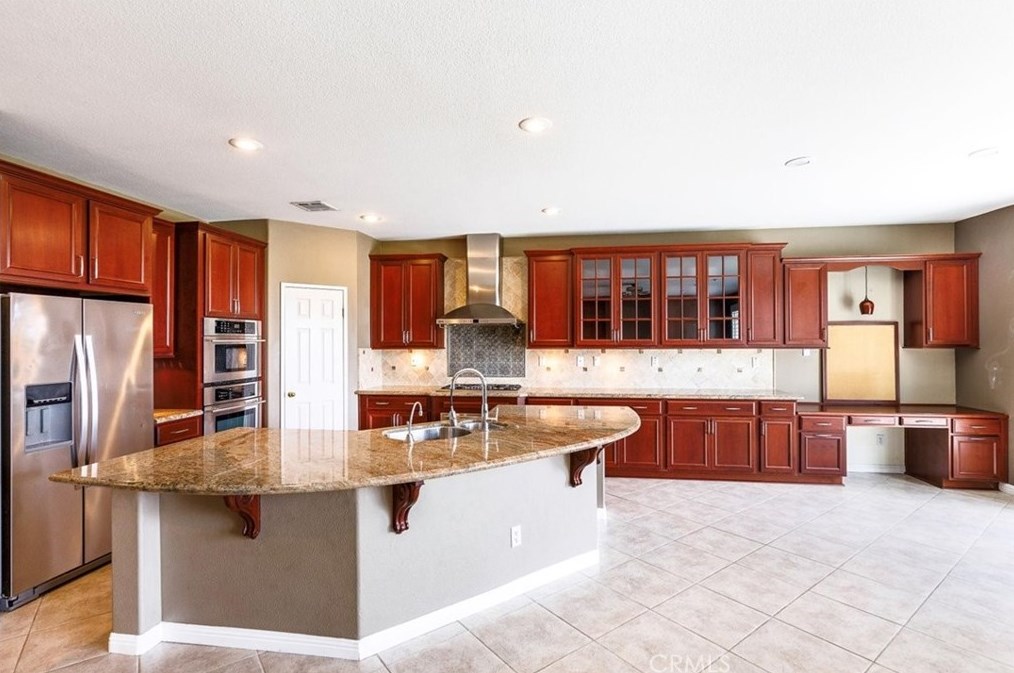 32299 Perigord Rd, Winchester CA  92596-9064 exterior