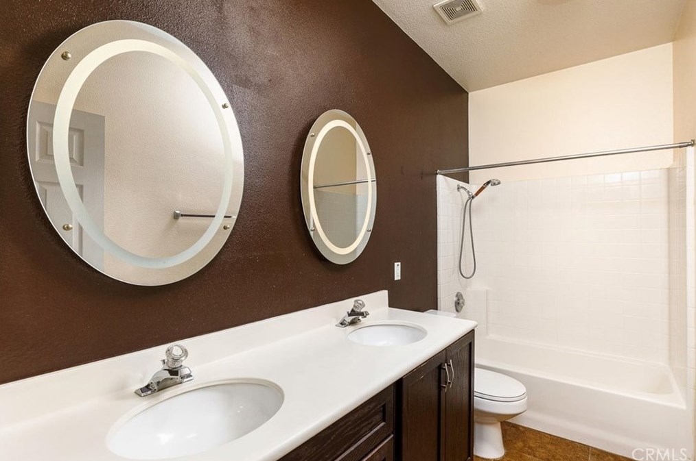 32299 Perigord Rd, Winchester CA  92596-9064 exterior