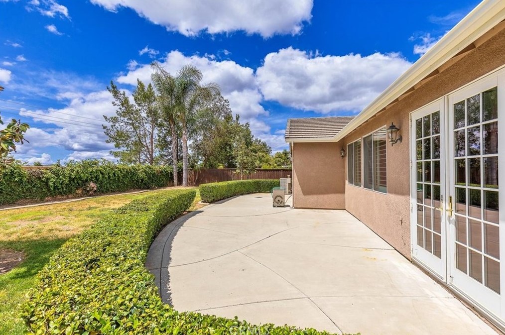 32299 Perigord Rd, Winchester CA  92596-9064 exterior