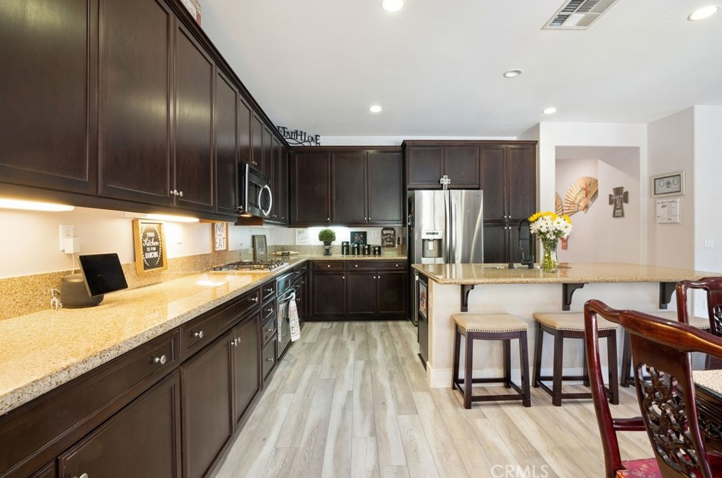 36366 Pistachio Dr, Winchester CA  92596-8653 exterior