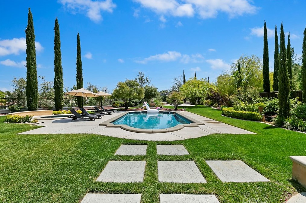 32862 Pine Cir, Temecula CA  92592-1369 exterior