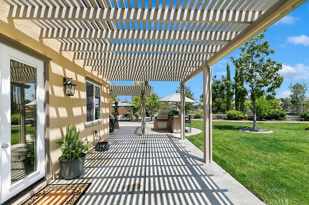 32862 Pine Cir, Temecula CA  92592-1369 exterior