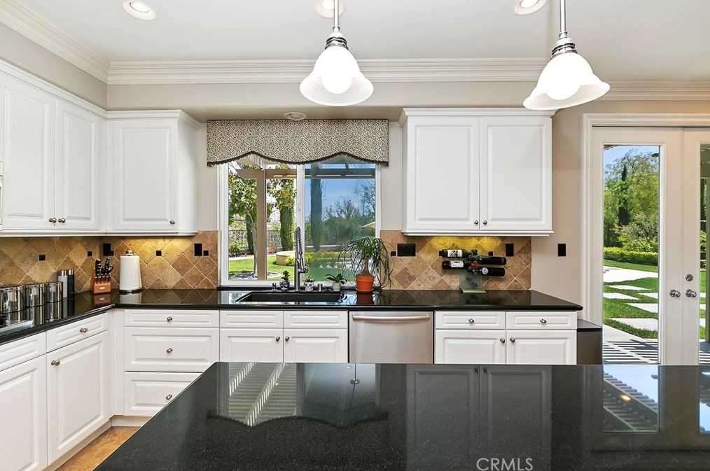 32862 Pine Cir, Temecula CA  92592-1369 exterior