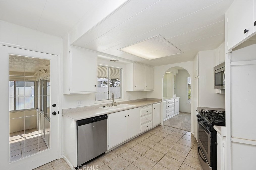 28910 Via La Rueda, Murrieta CA  92563-5728 exterior