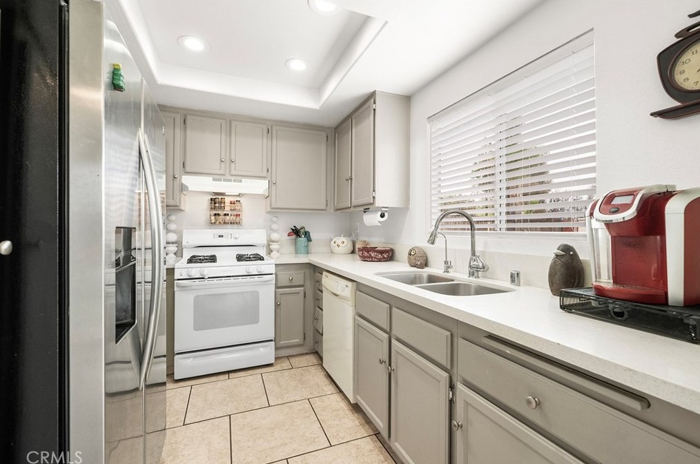 24746 Morningstar Dr, Murrieta CA  92562-4117 exterior