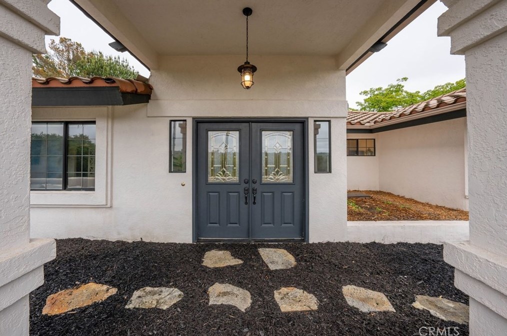 210 Ridge Dr, Fallbrook CA  92028-2624 exterior