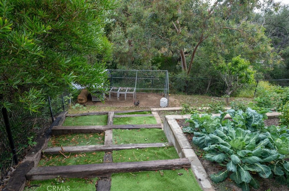 210 Ridge Dr, Fallbrook CA  92028-2624 exterior