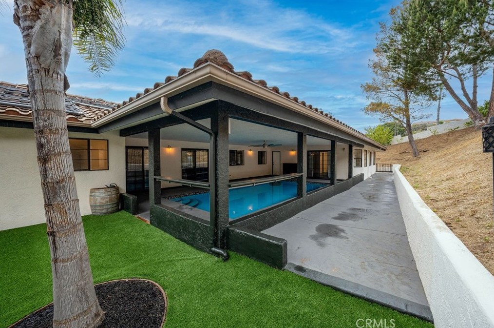 210 Ridge Dr, Fallbrook CA  92028-2624 exterior
