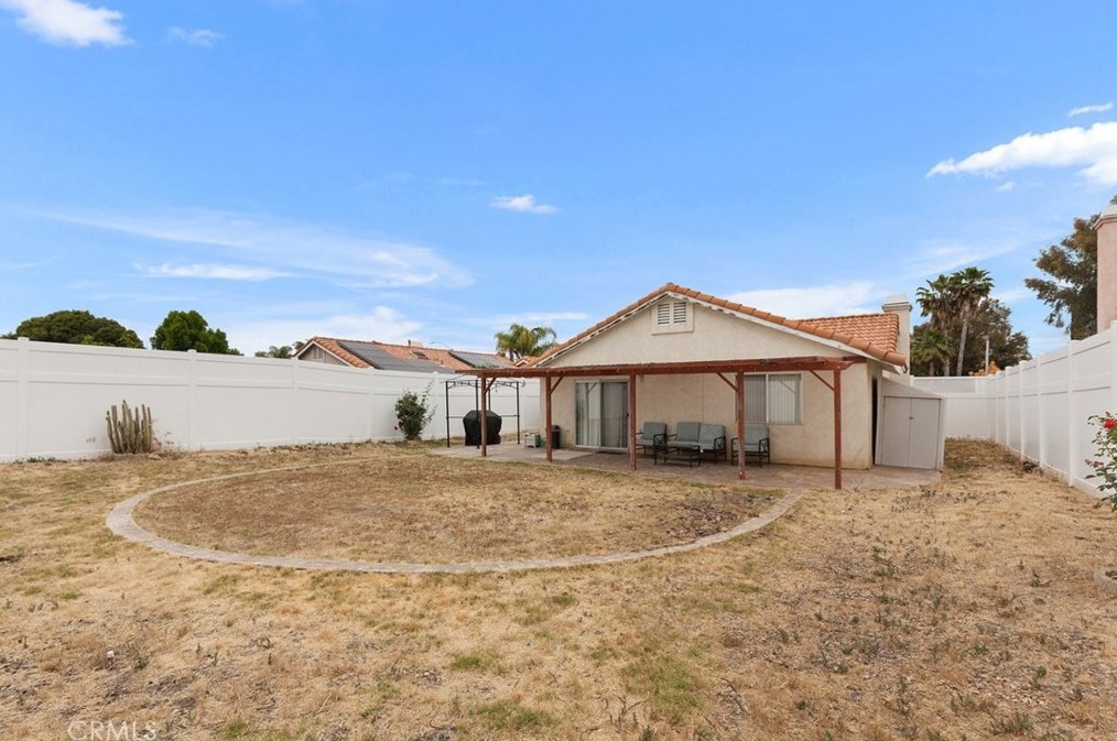 23671 Sierra Oak Dr, Murrieta CA  92562-2068 exterior