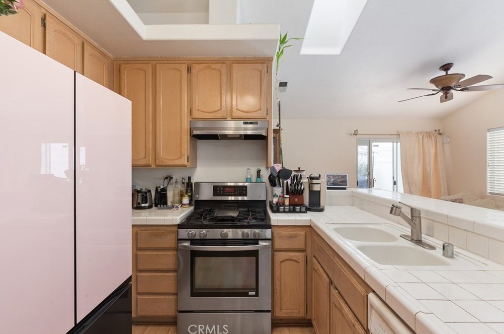 23671 Sierra Oak Dr, Murrieta CA  92562-2068 exterior