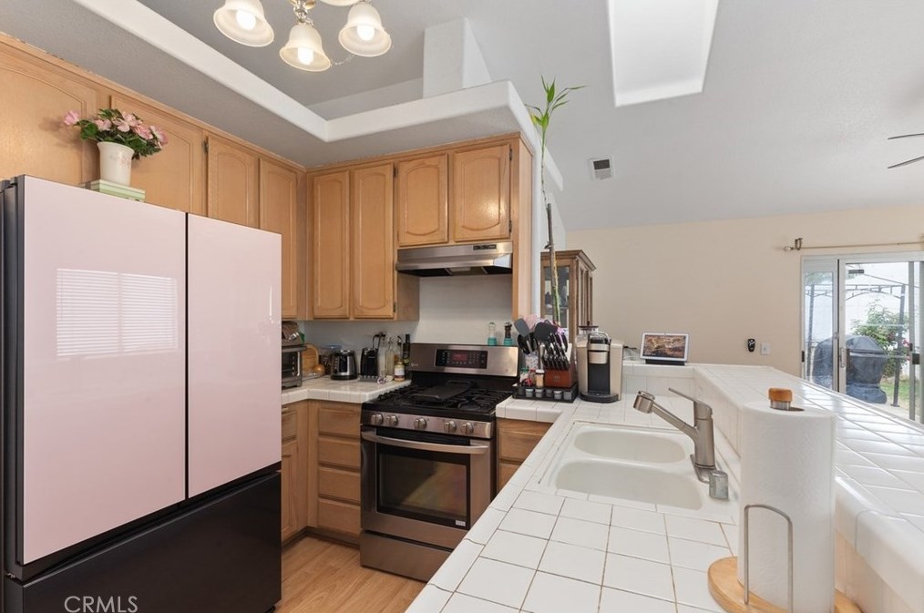 23671 Sierra Oak Dr, Murrieta CA  92562-2049 exterior