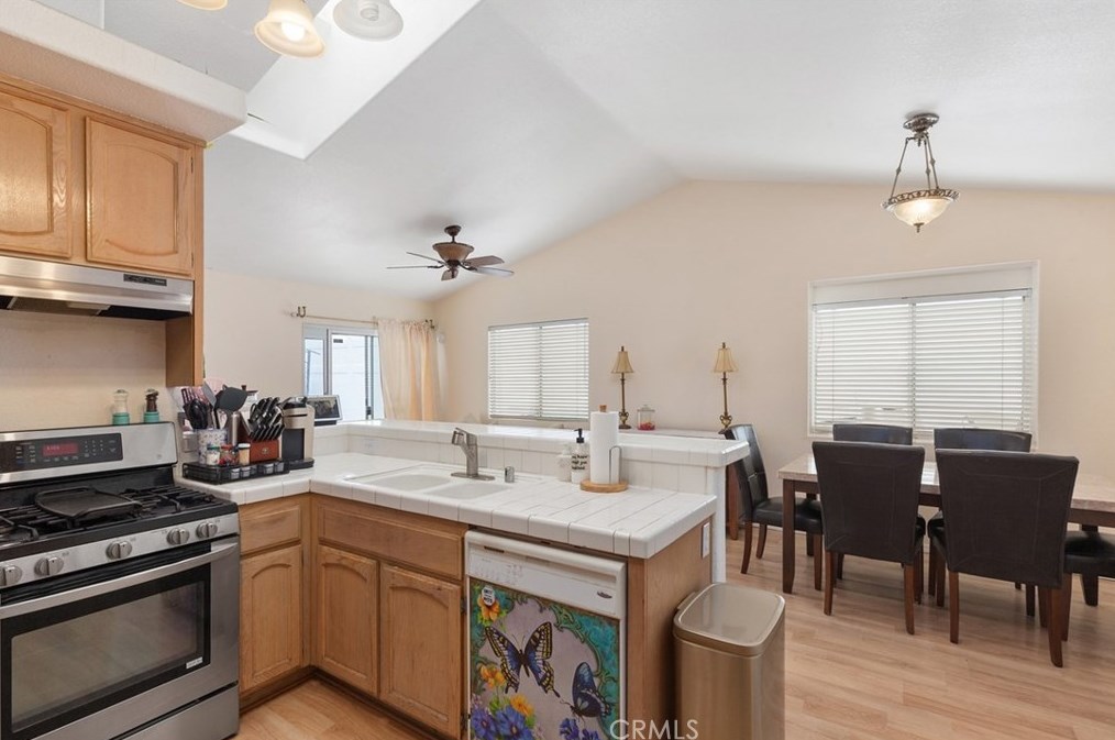 23671 Sierra Oak Dr, Murrieta CA  92562-2068 exterior