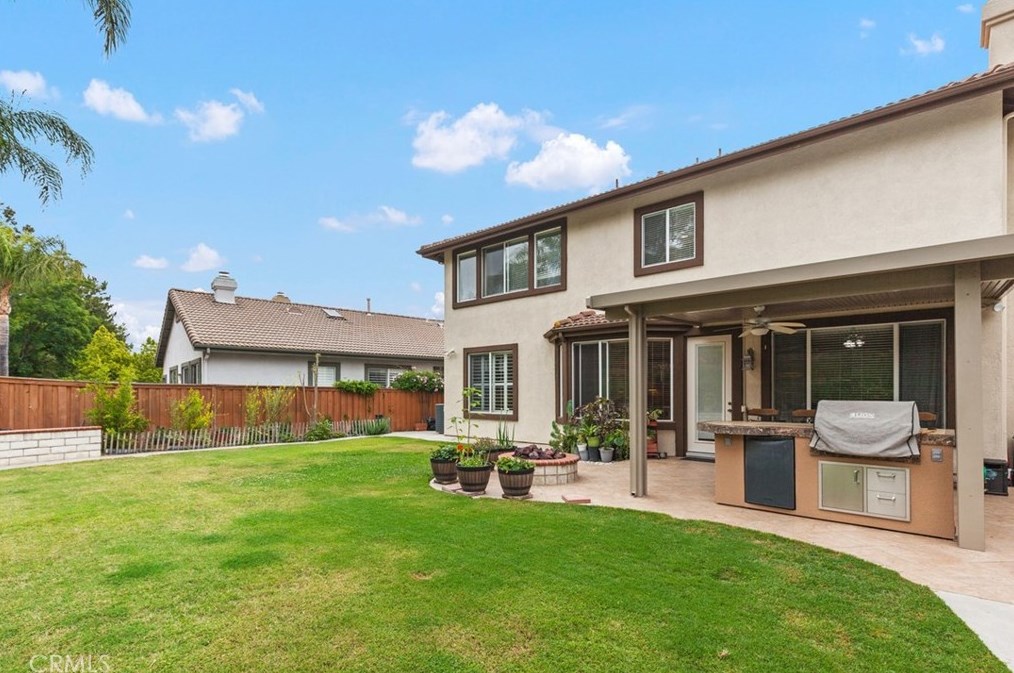32996 Valence Ct, Temecula CA 92592-4377 exterior