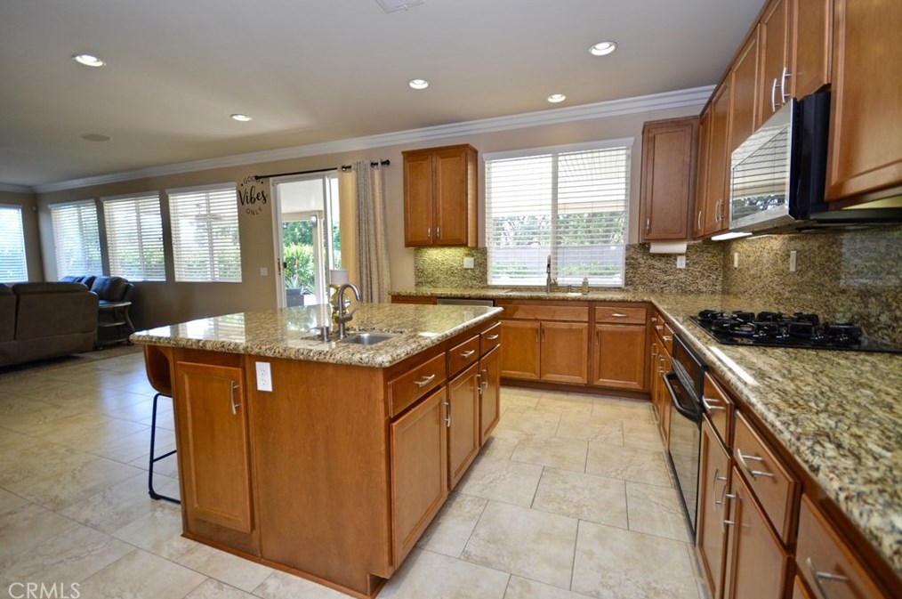 41523 Grand View Dr, Murrieta CA  92562-2251 exterior